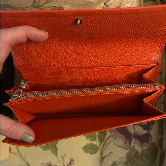 LOUIS VUITTON Piment Epi Leather Sarah Wallet - Picture 5 of 11